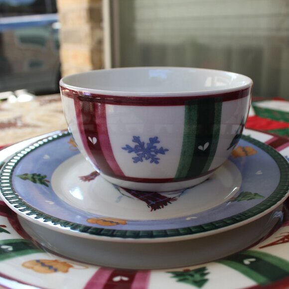 Pfaltzgraff Perennials Snow Bear Holiday Dish Set 16 pieces New in Box - Picture 5 of 11